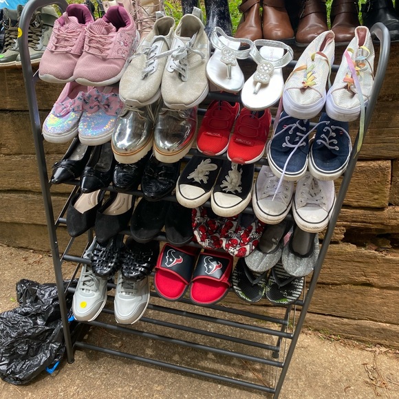 Children Books clothes shoes toys puzzles - Picture 3 of 14